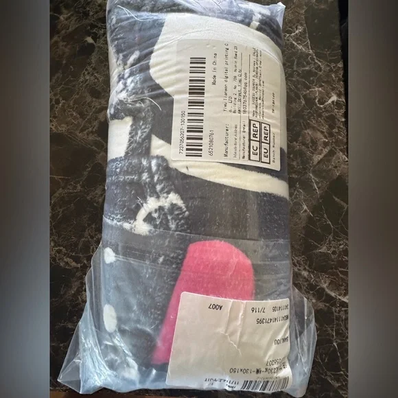 Hello Kitty Black and Pink Blanket soft and cozy throw blanket 51”x59” - Picture 2 of 2